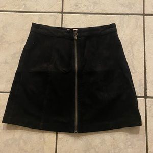 aritzia wilfred free size 6 black zip up skirt
